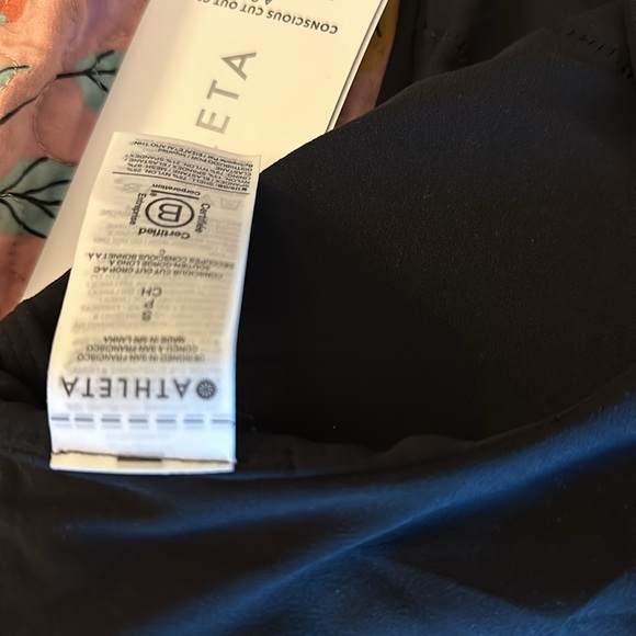 Athleta Conscious Cut Out Crop Sport bra size A-C Small nwt black - Picture 5 of 7